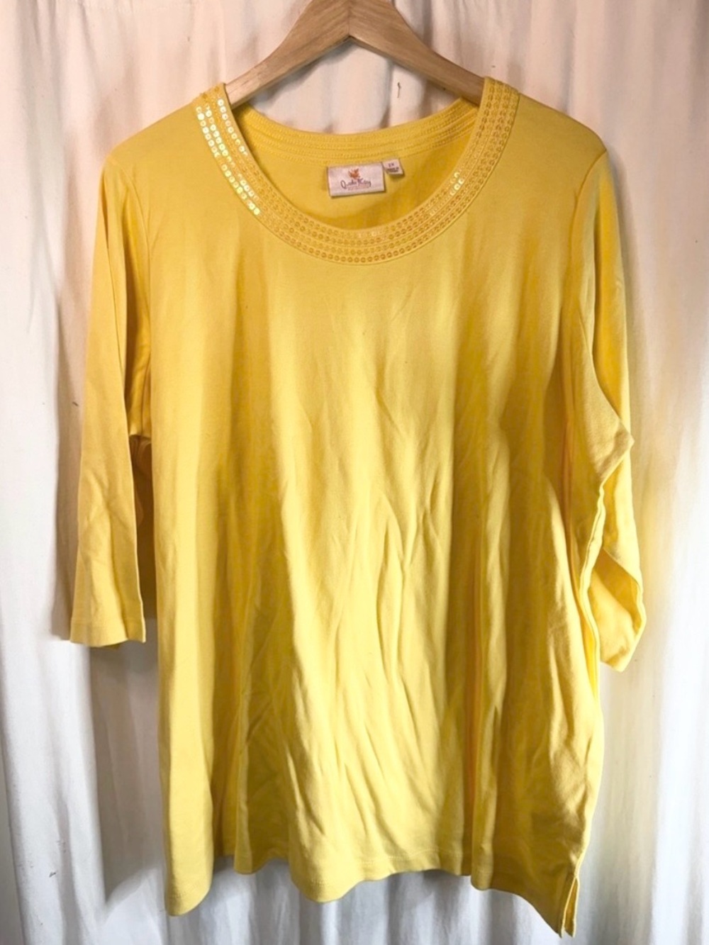 🌟Quacker Factory Yellow Tee with Sequined Neckline🌟